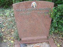 1985 Grafsteen Frank Herman Bergfeld [begraafplaats Bennebroek]  